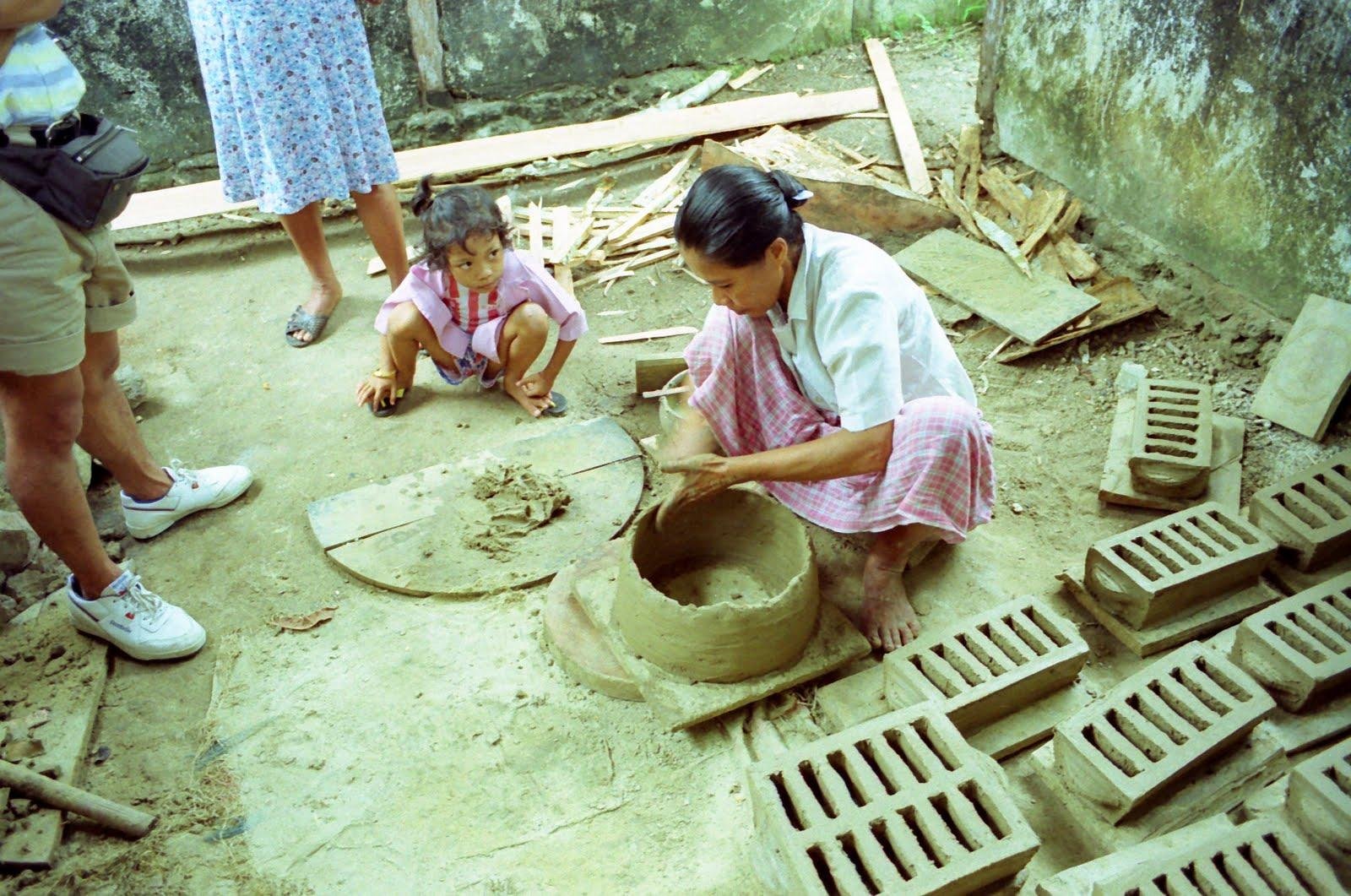 Saparua pottery