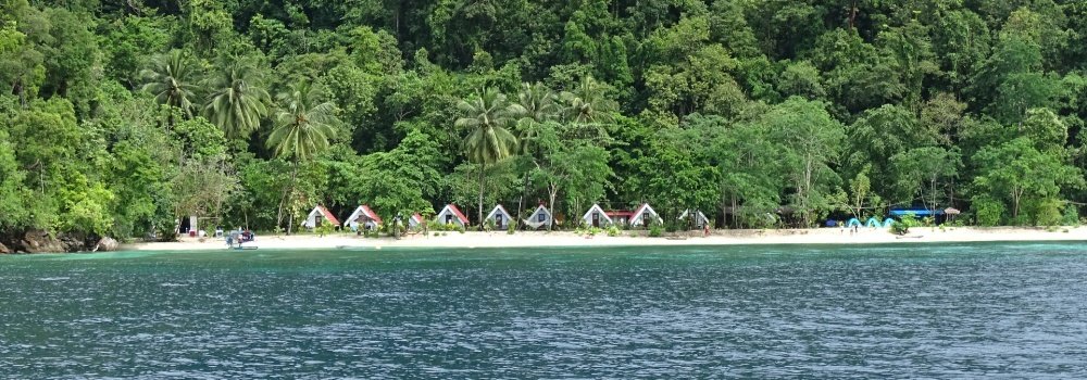 Labengki Beach huts