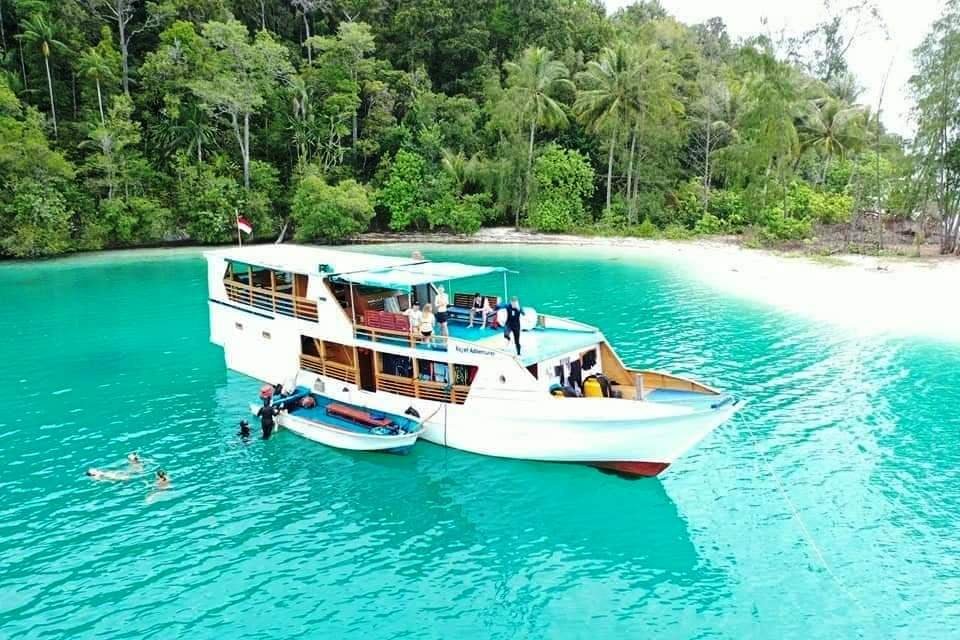 Raja Ampat Adventures schoner